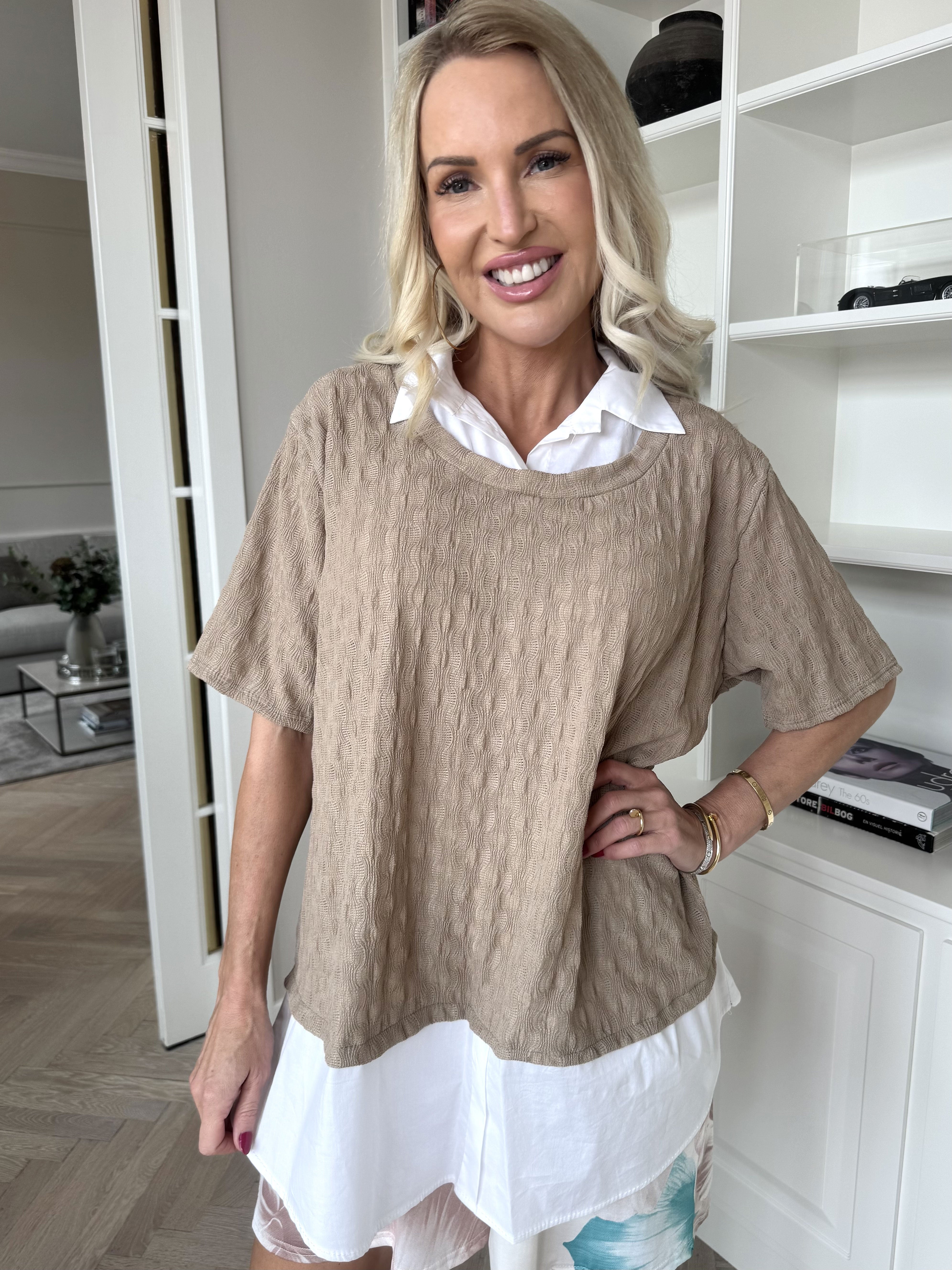 Shandel - Sød stretchy bluse med skjortedetaljer